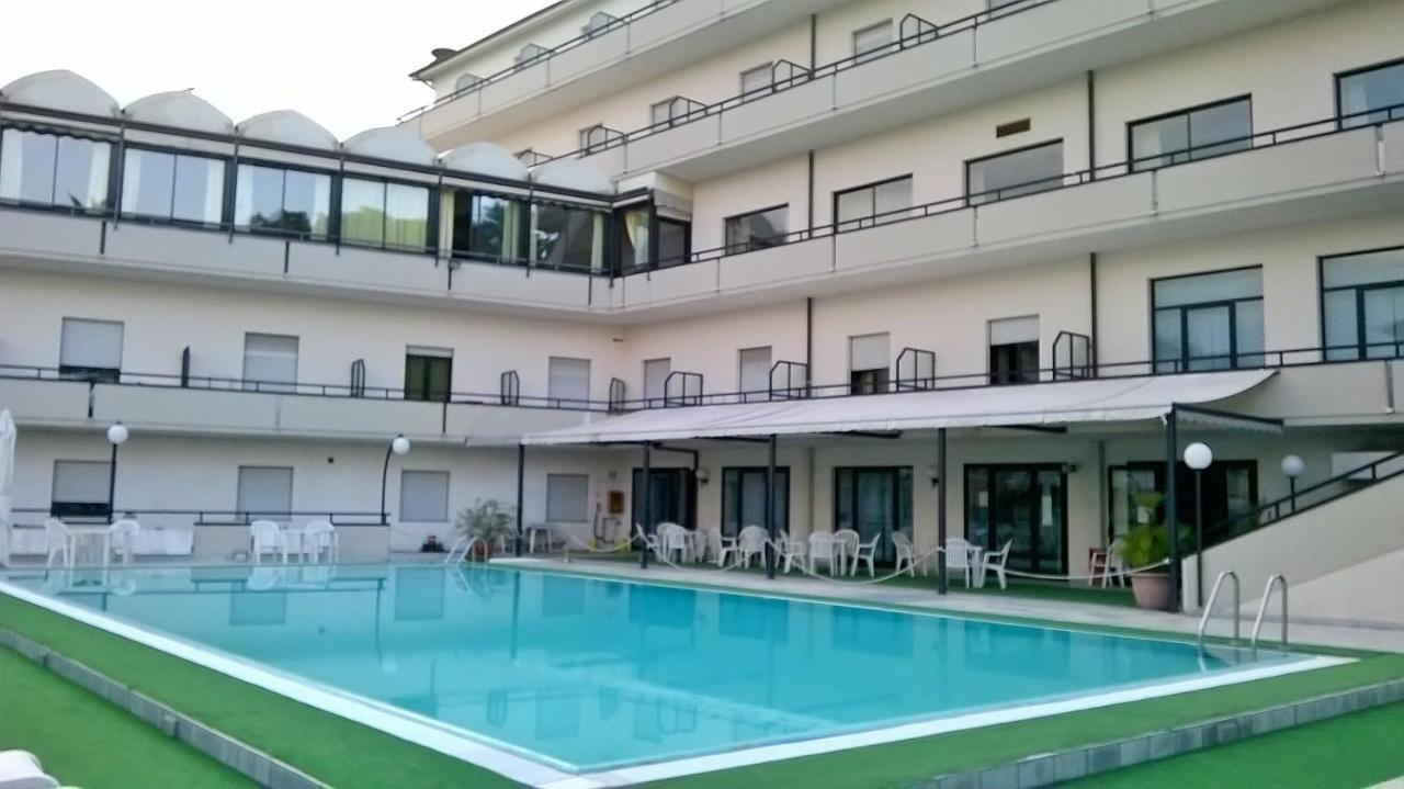 אטרי Hotel Du Parc מראה חיצוני תמונה